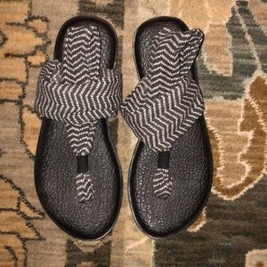 Euc Women’s Sanuk Yoga Striped Sandals 8